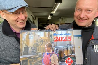 DDR-Alltag im Porträt: Dieser Vogtland-Kalender hat viele Fans - Das Titelblatt des Kalenders zeigt schon mal, wo‘s langgeht.