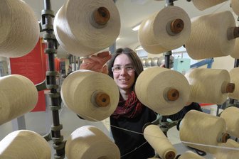 DDR-Erfindungen im Fokus: Limbach-Oberfrohnaer Esche-Museum wird Teil einer ZDF-Doku - Maschine aus vergangener Zeit: Mit der Malimo 500 schafft es das Esche-Museum ins ZDF.