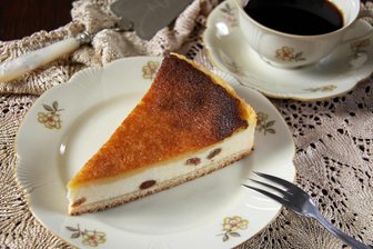 DDR-Gerichte in der Kult-Mitropa im Vogtland am Ostersonntag - Eierschecke nach DDR-Rezept wird am Ostersonntag in der Bahnhofsgaststätte Gunzen serviert. Dazu kommen weitere Ei-Spezialitäten extra nur für diesen Tag.