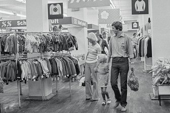 DDR-Kaufhaus: Das war unser Zwickauer Konsument - 1979 in der Kinderabteilung im Warenhaus "Konsument", dem früheren Kaufhaus Schocken in Zwickau.