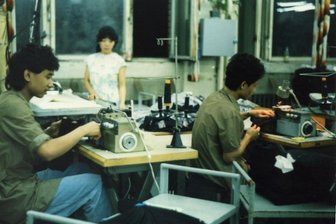 DDR-Vertragsarbeiter in Zwickau: Dokumentarisches Theaterstück entsteht - Das Foto zeigt vietnamesische Vertragsarbeiter in den 1980er-Jahren.
