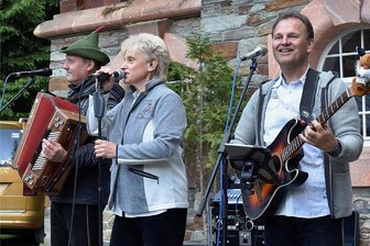 De Randfichten in Bad Elster: Ja, sie leben noch - De Randfichten standen in Bad Elster auf der Bühne: Michael "Michel" Rostig (links), Marion "de Pfeif" Frank und René "Schrödi" Schröder.