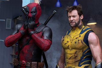 Deadpool gegen Wolverine: Blutiger Kinospaß für (fast) die ganze Familie - Hugh Jackman (rechts) als Wolverine und Ryan Reynolds als Deadpool in einer Szene des Films „Deadpool & Wolverine"