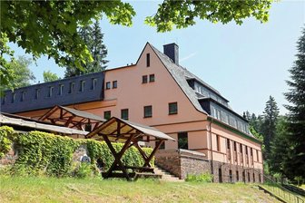 Debatte um Asylunterkunft in Grünhain geht weiter - Um dieses Haus an der Elterleiner Straße in Grünhain geht es. Hier sollen ab Dezember Flüchtlinge untergebracht werden.