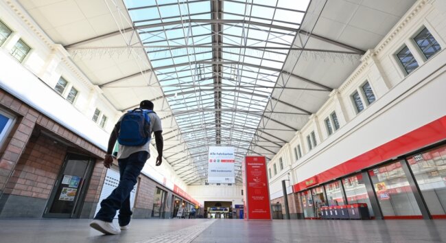 Debatte um Chemnitzer Hauptbahnhof: Bislang wird viel Potenzial verschenkt - Die Eingangshalle: Für die Ratsfraktion der CDU eine der Baustellen des Chemnitzer Hauptbahnhofes. 