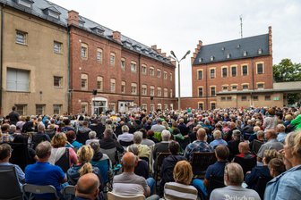 Debatte um Hoheneck und Co: Stadt Stollberg verweist auf neues Versammlungsrecht - Peter Hahne sprach im Sommer in Hoheneck.