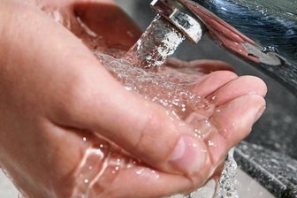 Debatte um Wasserentnahmeabgabe für Heilbäder: Kreisräte aus dem Erzgebirge fordern Änderung - Seit dem vorigen Jahr hitzig diskutiert im Freistaat: die Wasserentnahmeabgabe und ihre Anwendung. Eine Erhöhung dort könnte zudem auch für eine Erhöhung der Preise für Trinkwasser sorgen. 