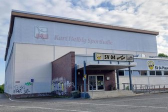 Deckenelemente waren heruntergekracht: Wichtigste Plauener Sporthalle soll bald wieder nutzbar sein - Die Plauener Kurt-Helbig-Sporthalle ist seit Mai gesperrt, weil sich ein Deckenelement gelöst hatte.