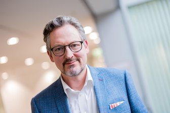 Deepfakes: Eckart von Hirschhausen erklärt den zunehmenden Betrug - TV-Arzt Eckart von Hirschhausen ist selbst Opfer von Betrügern.