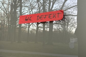 Defektes WC: Probleme mit dem neuen Pavillon im Chemnitzer Küchwald - Kein perfekter Start für den Pavillon: Ein WC ist schon defekt.