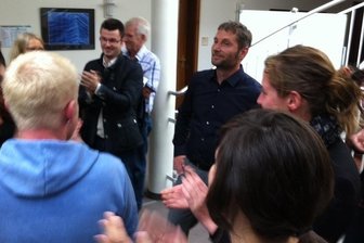 Dehne beendet 68 Jahre liberale Ära - Nach einem Wahlkrimi im Rochlitzer Rathaus sitzt statt Kerstin Arndt (FDP) nun Frank Dehne (parteilos, Mitte) mit einem souveränen Ergebnis auf dem Bürgermeisterstuhl.