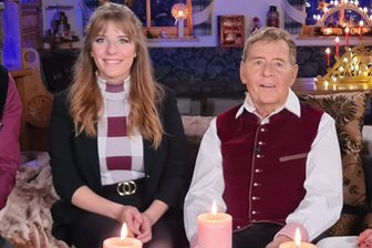 „Dein Pfeifen hüpft durch mein Herz“: So emotional verabschiedet sich Johanna Mross von ihrem Opa Eberhard Hertel - Johanna Mross neben ihrem Opa Eberhard Hertel. Das Foto entstand bei der Aufzeichnung einer Adventssendung für den MDR.