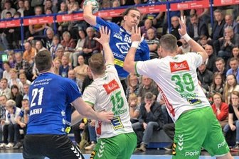 Dem Abstieg ein Stück näher - Für die Handballer des EHV Aue gehen in der 2. Bundesliga wohl die Lichter aus. Daran konnte auch der wurfgewaltige Elias Gansau, der fast ein Drittel der Auer Treffer erzielte, nichts ändern. 