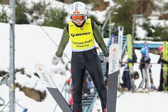 Dem Größten einmal nacheifern - Till Thumser vom SSV Geyer verpasste es, den Erfolg von Eric Frenzel mit der Staffel im Fernsehen zu verfolgen. Sein 1. Platz beim Sachsenpokal dürfte ihn allerdings darüber hinweg trösten.