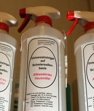 Dem "Läusetod" droht der amtliche Tod - 
              <p class="artikelinhalt">"Läusetod" gibt es bei Nordpol nicht mehr. Geblieben ist vorerst der Universalreiniger auf Schmierseifenbasis. </p>
            