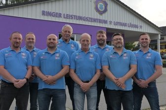 Dem Nachwuchs verpflichtet - Zum Tag der offenen Tür freut sich auch die Führungsriege der Abteilung Ringen des FCE Aue auf viele Gäste. Dazu gehören Jürgen Becher, Lutz Gerber, Sylvio Mehlhorn, Hans-Ullrich Becher, Uwe Klippel, Frank Witscher, Uwe Günther und Björn Schöniger (von links).
