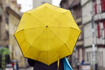 Dem Regen trotzen: Wohin soll‘s am Samstag und Sonntag im Vogtland gehen? Das Sofa ist bei dem großen Angebot keine Option. - Der Regenschirm wird vermutlich unentbehrlich sein auf dem Weg zur Wochenend-Veranstaltung.