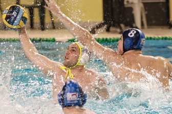 Dem SVV winkt das Viertelfinale - Schafft der SVV Plauen (am Ball Tamas Korpasci) im Deutschen Wasserball-Pokal den Einzug in die Runde der besten acht?