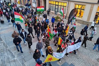 Demo am Samstagnachmittag in der Zwickauer Innenstadt. Was war los? - Kurden-Demo mit knapp 100 Teilnehmern am Samstagnachmittag in der Zwickauer Hauptstraße.