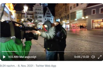 Demo gegen Corona-Maßnahmen in Zwickau: MDR-Kamerateam angegriffen - Ein Video des Vorfalls wurde in den Sozialen Medien zahlreich geteilt.