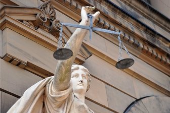 Demo-Prozess in Plauen: Vorwürfe und technische Probleme -