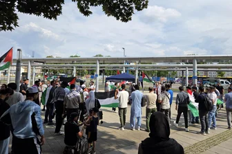 Demo und Mahnwache für Gaza in Chemnitz - Auf dem Johannisplatz fand die erste Mahnwache einer Reihe in Chemnitz statt. Jeden letzten Freitag im Monat soll das wiederholt werden.