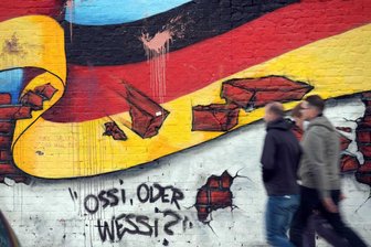 Demokratieforscher zum Stand der Deutschen Einheit: "Im Westen ist auch nicht alles nur eitel Sonnenschein" - Wie weit noch bis zur Einheit? 