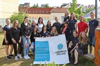 Demokratieprojekt: Schicksal von Nazi-Opfern beschäftigt Schüler - Schüler aus den neunten Klassen beteiligten sich am Projekt. Sie tauschten sich meistens donnerstags nach dem Unterricht aus. 