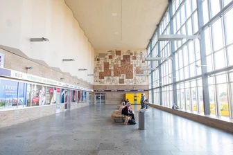 Demokratieverein Colorido verlässt Plauener Bahnhofsgebäude: „Es ist nicht nachvollziehbar“ - Ein Blick in den Oberen Bahnhof. Colorido nutzte eine Fläche auf der linken Seite hinten.
