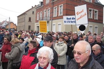 Demonstranten fordern zügigen Weiterbau der Flöhaer Ortsumgehung -
