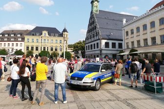 Demos gegen Corona-Maßnahmen und für Flüchtlingshilfe - Die Bürgerinitiative "Querdenker" Zwickau hatte unter dem Motto "Corona-Maßnahmen beenden - Demokratie herstellen" zur Demonstration aufgerufen.