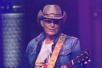 Den Bogen gut gespannt: Die Ostrocker City verabschieden sich nach 50 langen Jahren - Fritz Puppel live bei der Verleihung der Sepp-Herberger-Awards 2022 in Berlin. 
