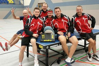 Den Klassenerhalt im Blick: Tischtennisspieler aus dem Erzgebirge wollen Relegationsrang verlassen - So glücklich war das Team kurz vorm Aufstieg. Nun steht Schwarzenberg unter Zugzwang.