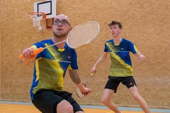 Den Spitzenreiter geärgert - Debütant Moritz Höppner (hinten) glänzte mit einem Einzel-Sieg. Im Doppel musste er sich mit Chris Wenzel jedoch geschlagen geben.