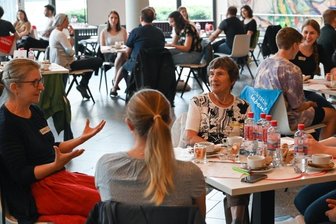 Denkanstöße fürs Rathaus - Engagierte Diskussionen für ein lebenswertes Chemnitz: Im Foyer der Stadthalle gab es das dritte Festival der Meinungsverschiedenheit.
