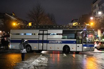 Der „Adenauer SRP+“ des Zentrums für Politische Schönheit: Die Kunst des Krawalls - Der „Adenauer SRP+“ startete am Freitag zu seiner Jungfernfahrt zum AfD-Parteitag nach Riesa.