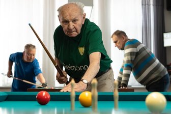 Der älteste Billardspieler der Welt: Chemnitzer feierte 100. Geburtstag - Billardkegler Fritz Prüfer vom BSV Grüna ist immer noch im aktiven Spielbetrieb dabei.