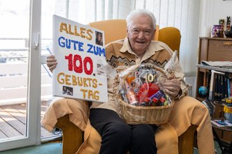 Der älteste Mann von Burgstädt: Die Geschichte eines Hundertjährigen - Zum Jubiläum erhielt Egon Schulze zahlreiche Glückwünsche und Geschenke. Der Burgstädter lebt seit zehn Jahren im Seniorenwohnpark „Lindenhof“.