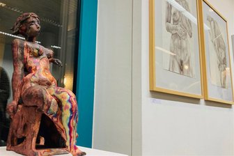 Der Akt in allen Formen und Größen: Chemnitzer Künstler eröffnen neue Ausstellung - Plastiken, Malerei und Grafiken stellt die Aktmalgruppe des Künstlerbundes derzeit aus.