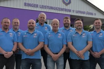 Der Alte ist der Neue - Personell hat sich nach der turnusmäßigen Wahl wenig verändert. Die Geschicke der Abteilung Ringen des FC Erzgebirge lenken und leiten Jürgen Becher, Lutz Gerber, Sylvio Mehlhorn, Hans-Ullrich Becher, Uwe Klippel, Frank Witscher, Uwe Günther und Björn Schöniger (von links). 