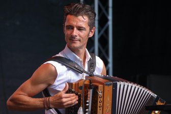 Der Anti-Gabalier: Mit Herbert Pixner kommt ein feuriger Alpinmusiker nach Bad Elster - Herbert Pixner beim Rudolstadt-Festival.