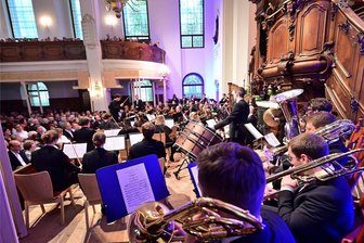Der Augustusburger Musiksommer verabschiedet sich mit großen Konzerten von seinem treuen Publikum - Die Junge Philharmonie Augustusburg einmal aus einer anderen Perspektive - mit großer sinfonischer Musik beim Eröffnungskonzert des Musiksommers 2024.