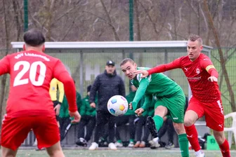 Der Ball will nicht über die Linie: Chemnitzer Amateurkicker mit zwei torlosen Unentschieden - und einer Klatsche - Geht der rein? Nein! Eiche Reichenbrand blieb gegen Lichtenstein ohne Torerfolg. Auch Max Drummer (Foto) traf nicht.