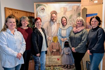 Der besondere Rundweg in Langenau: Familienfreundliches Angebot soll bis Ostern stehen - Das Team um Cornelia Beukert (2.v.l.) organisiert den Osterweg in Langenau.