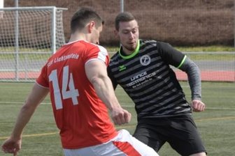 Der beste Sturm gegen die beste Abwehrreihe - Das Aufeinandertreffen im April (Landesklasse West) entschied die SpVgg (hier mit Rocco Dittrich, re.) mit 2:1 für sich.