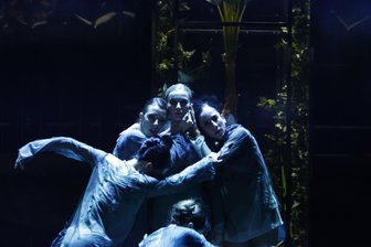 Der Blick auf unsere Zeit: Premiere von "Paradise Lost" in Leipzig begeistert aufgenommen - Zart und verletzlich die Einen ...