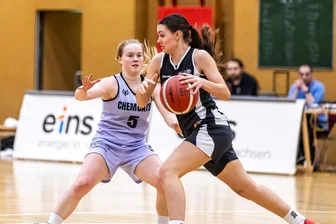 Der Bock ist umgestoßen: Chemcats holen ersten Auswärtssieg seit zehn Monaten - Chiara Schmieder (links, hier im Heimspiel gegen Lichterfelde) war beim ersten Auswärtssieg der Chemcats in Braunschweig mit 15 Punkten beste Werferin ihrer Mannschaft.