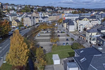 Der Bürgerwille hat gesiegt: Die Auerbacher haben die Supermarkt-Pläne der Stadt gestoppt - Der Parkplatz an der Talstraße bleibt. Ohne Beteiligung der Bürger wäre der Supermarkt womöglich gebaut worden.