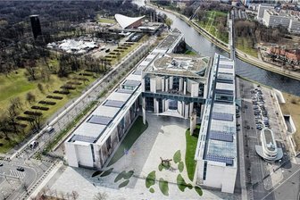 Der Bundeskanzler setzt auf Chemnitzer Solarmodule - Auf dem Bundeskanzleramt in Berlin produzieren Solarmodule von Heckert Solar im Durchschnitt 180 Megawattstunden Strom pro Jahr.