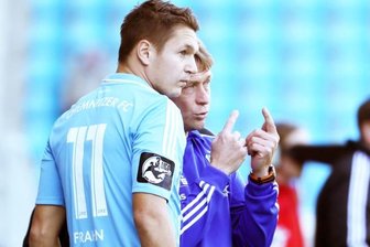 Der CFC hat was vor - Köhlers Trümpfe für Magdeburg - CFC-Trainer Sven Köhler gibt Stürmer Daniel Frahn taktische Anweisungen.